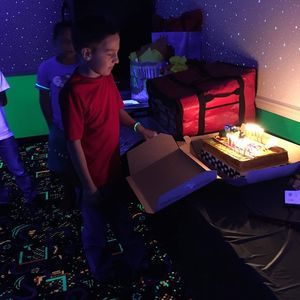 Meet your Posher, Ray